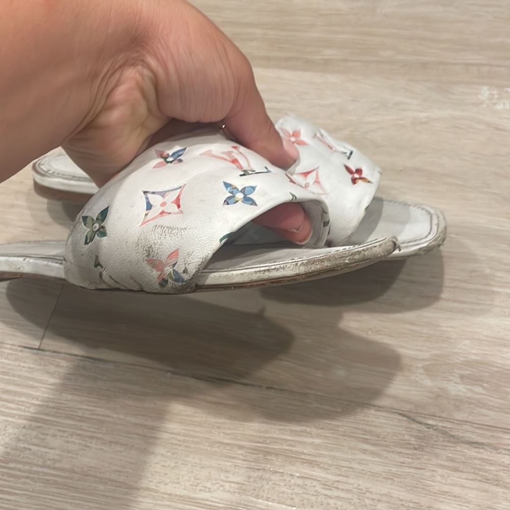 Louis Vuitton slippers - Picture 4 of 5